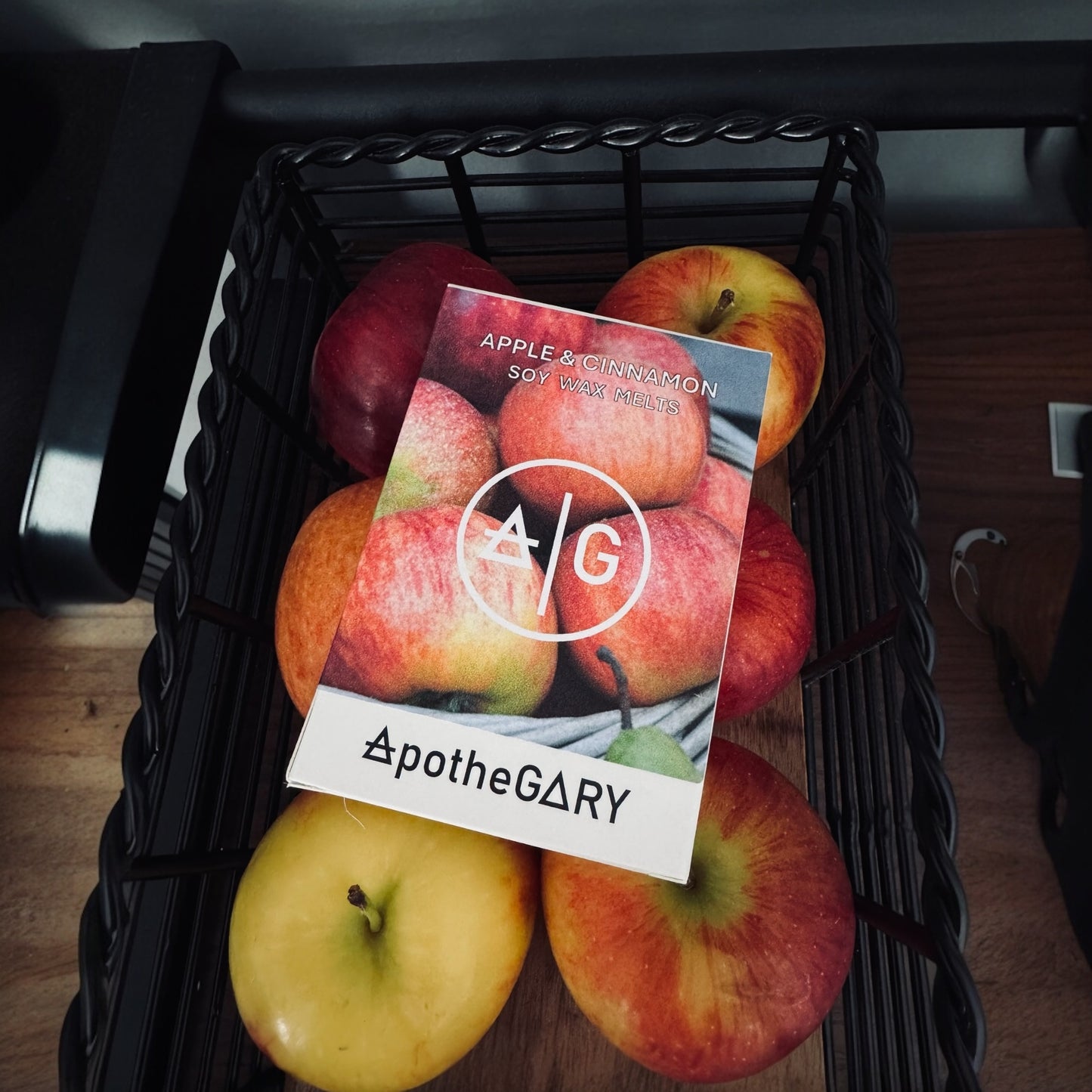 APPLE & CINNAMON - ApotheGARY